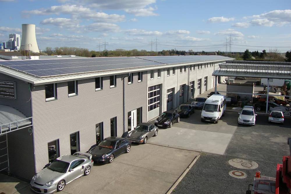 Außenansicht des Firmengeländes von 911er Klinik GmbH Karosserie-, Lackier- und Servicezentrum